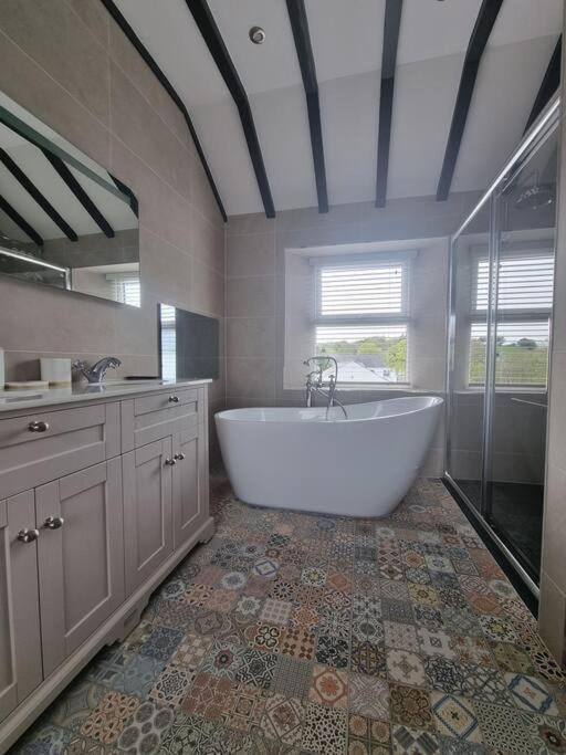 Luxurious Cottage With Hot Tub, Lake District Duddon Kültér fotó