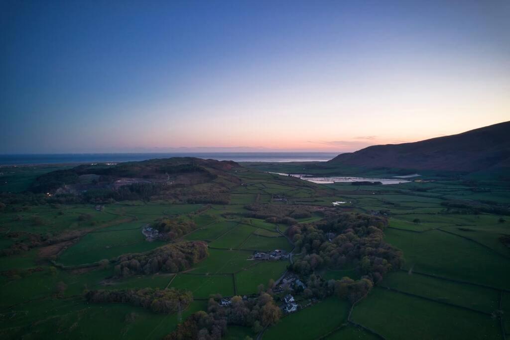 Luxurious Cottage With Hot Tub, Lake District Duddon Kültér fotó