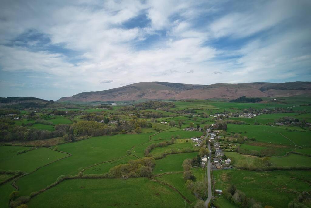 Luxurious Cottage With Hot Tub, Lake District Duddon Kültér fotó