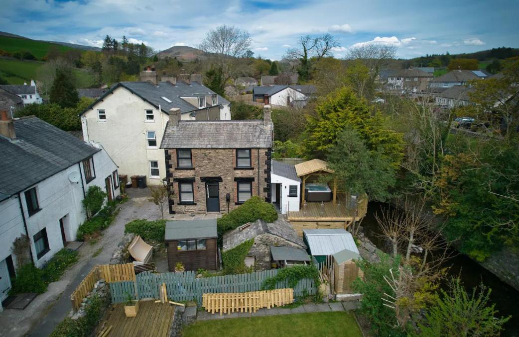 Luxurious Cottage With Hot Tub, Lake District Duddon Kültér fotó