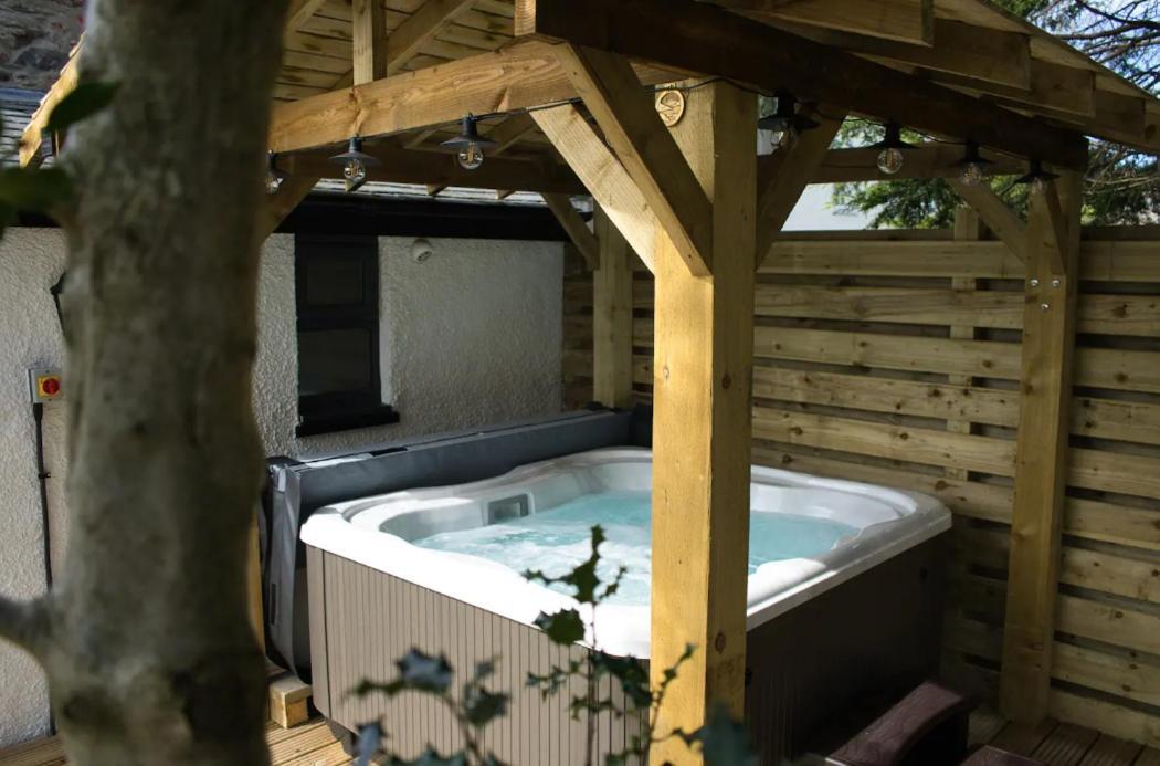 Luxurious Cottage With Hot Tub, Lake District Duddon Kültér fotó